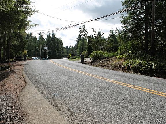 Looking up the street towards the clubhouse... 