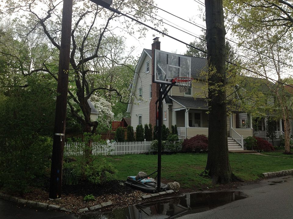 2nd image of 10 Fernwood Ave