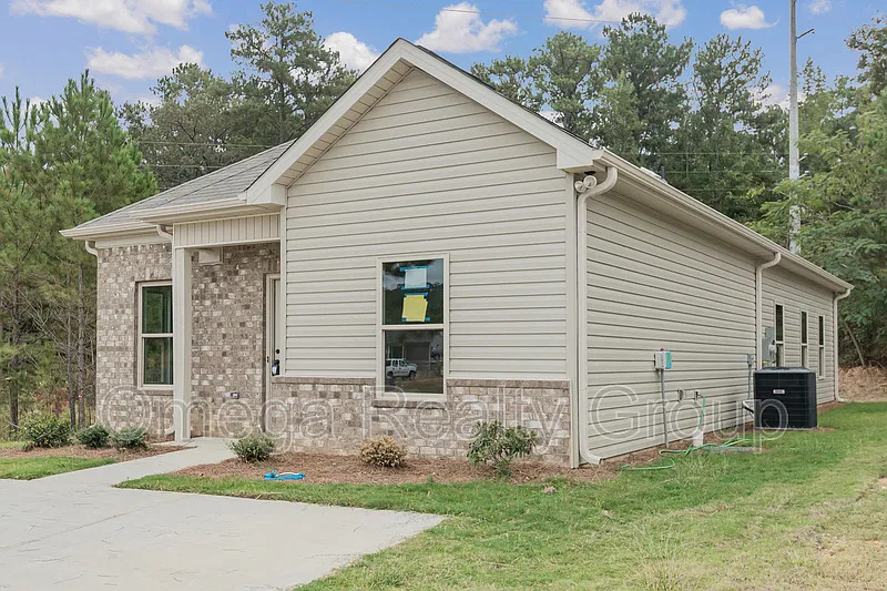 3 bed, 2.0 bath, 1432 sqft, $1,400 — Photo 2