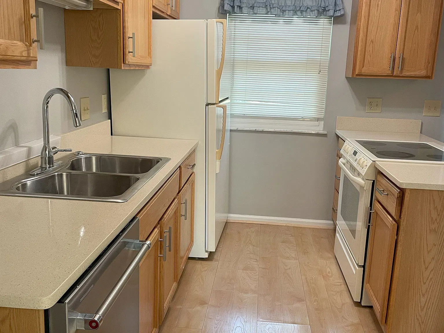 3 bed, 1064 sqft, $1,900 — Photo 4
