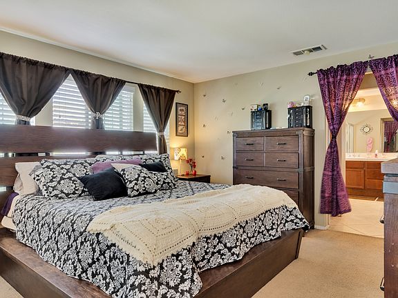 3rd image of 28424 Gatineau St