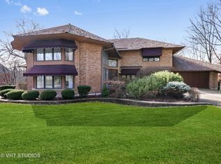 702 Brougham Ln, Oak Brook, IL