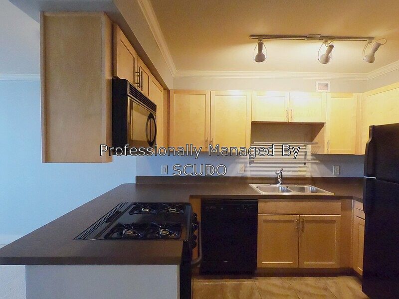 1st image of 600 E 8th St APT 7L