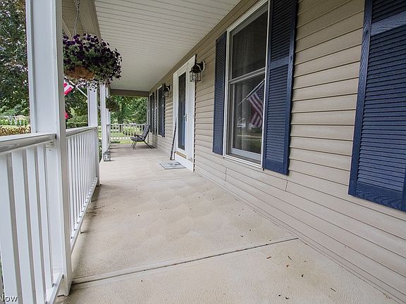 4th image of 7633 Debonaire Dr
