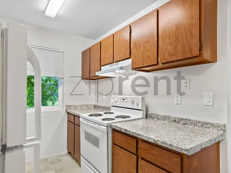 1185 Meadow Ln #109 — Photo 8