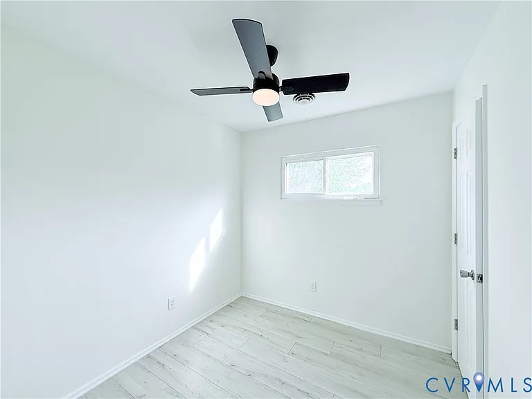 2706 Selden St — Photo 12