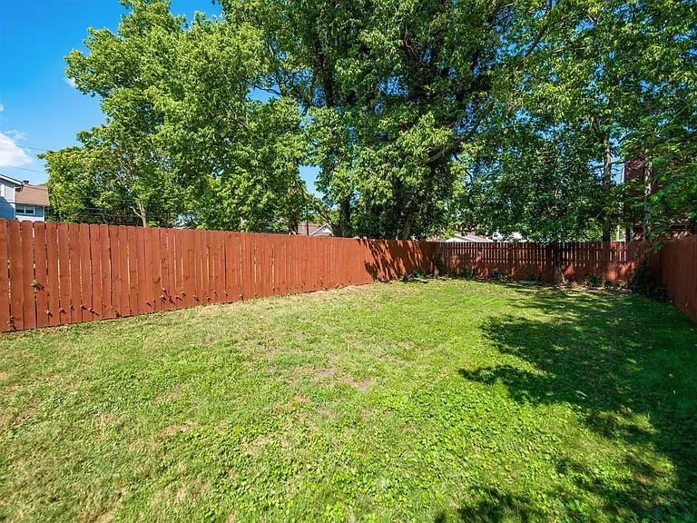 574 Seymour Ave — Photo 19