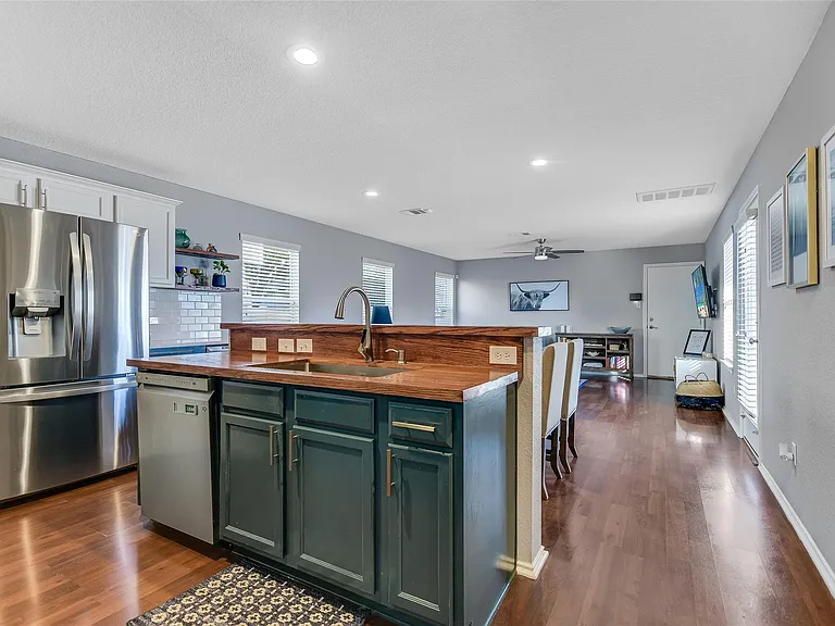 1410 Davis Mountain Loop — Photo 7