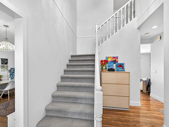 4th image of 2338 Dunrobin Pl