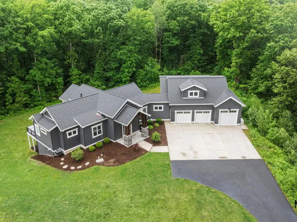 1497 Ten Mile Rd NE, Comstock Park, MI 49321