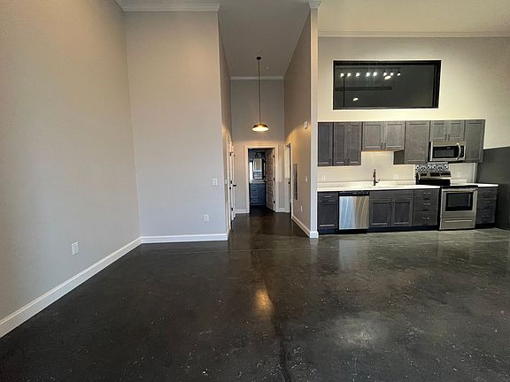 4th image of 605 Campbell Ave SE #102