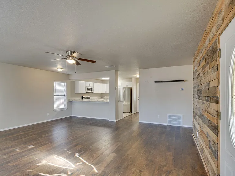 157 Harbor Dr — Photo 9