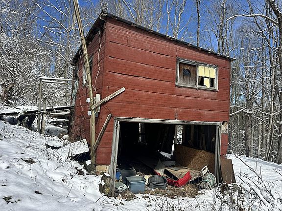 4th image of 289 Meskinnish St