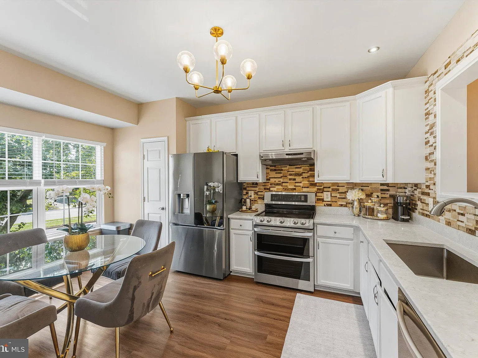 4 bed, 3.5 bath, 2131 sqft, $3,000 — Photo 3