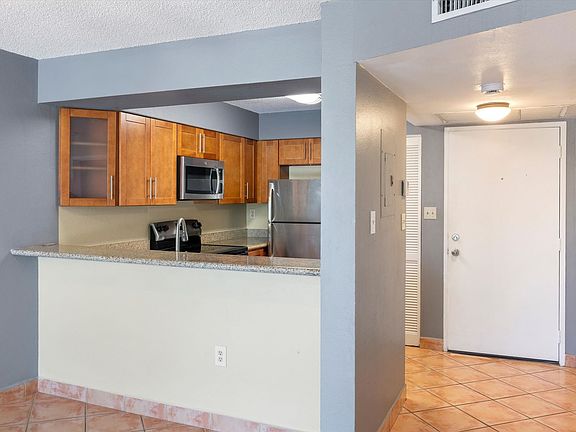5th image of 3930 S Roosevelt Blvd #W114