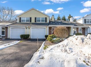 40 Old Stone Ln, Rochester, NY 14615