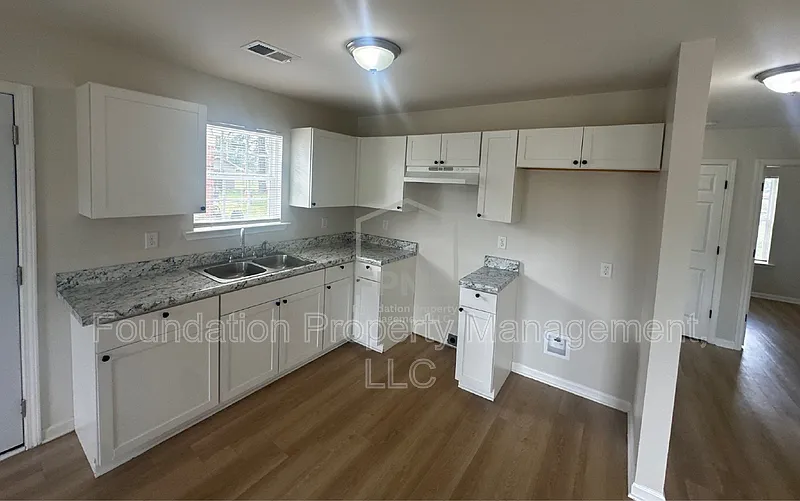 4 bed, 2.0 bath, 1249 sqft, $1,600 — Photo 3