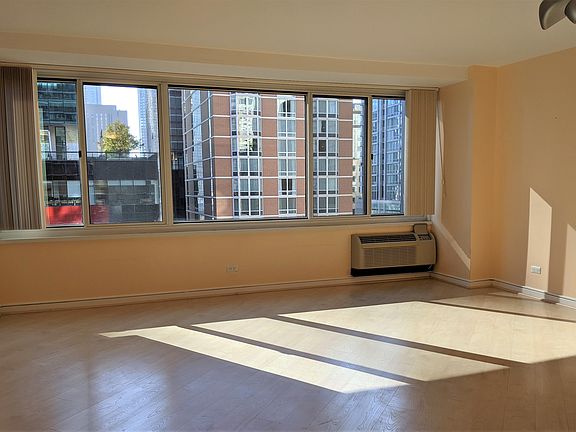 2nd image of 211 E Ohio St APT 1213