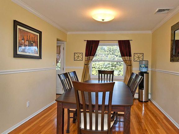 5th image of 323 Balchen St