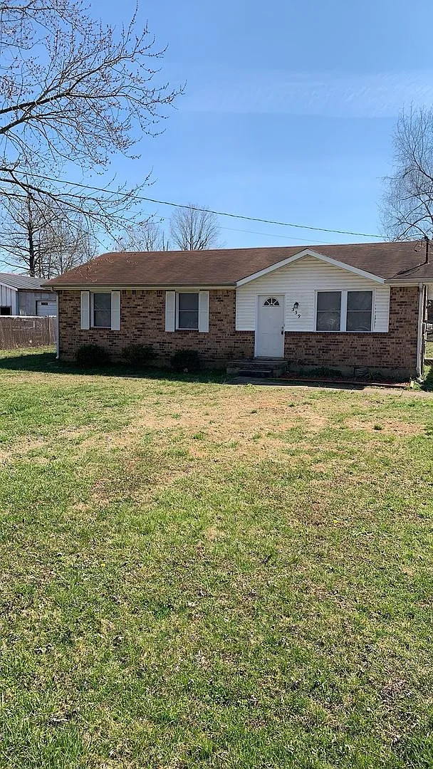 Cute 3 Bedroom/1 Bath home with HUGE garage! Close to post, off Dover Rd. — Photo 2