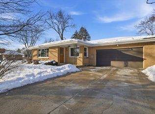 2425 S 133rd St, New Berlin, WI 53151