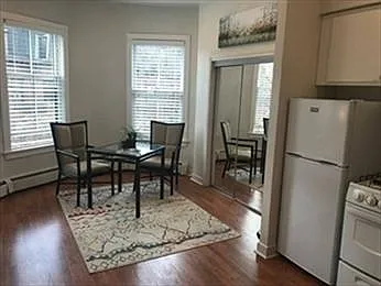 Studio, 425 sqft, $2,900 — Photo 4