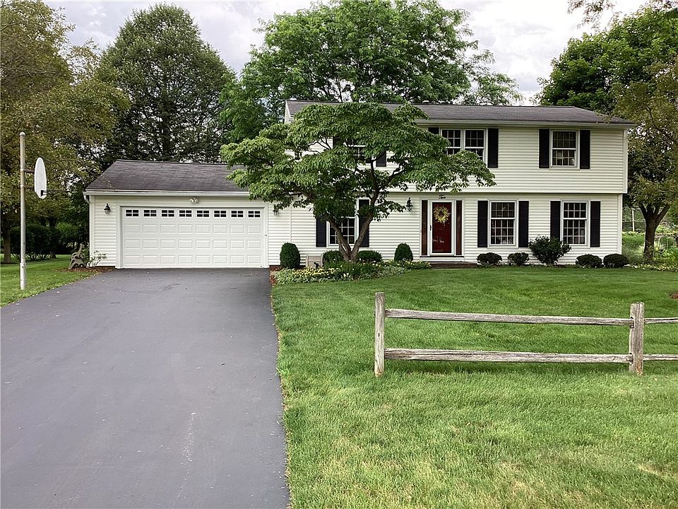 1st image of 10 Squire Ln