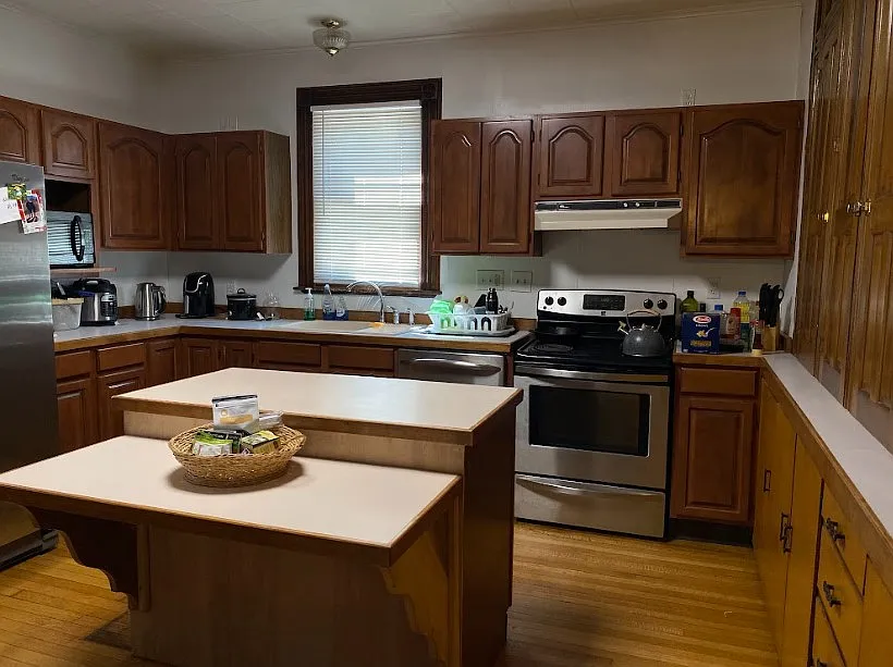 5 bed, 2.5 bath, 2704 sqft, $3,875 — Photo 4
