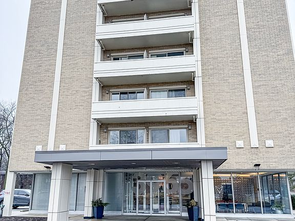 2nd image of 3965 N Meridian St APT 5E