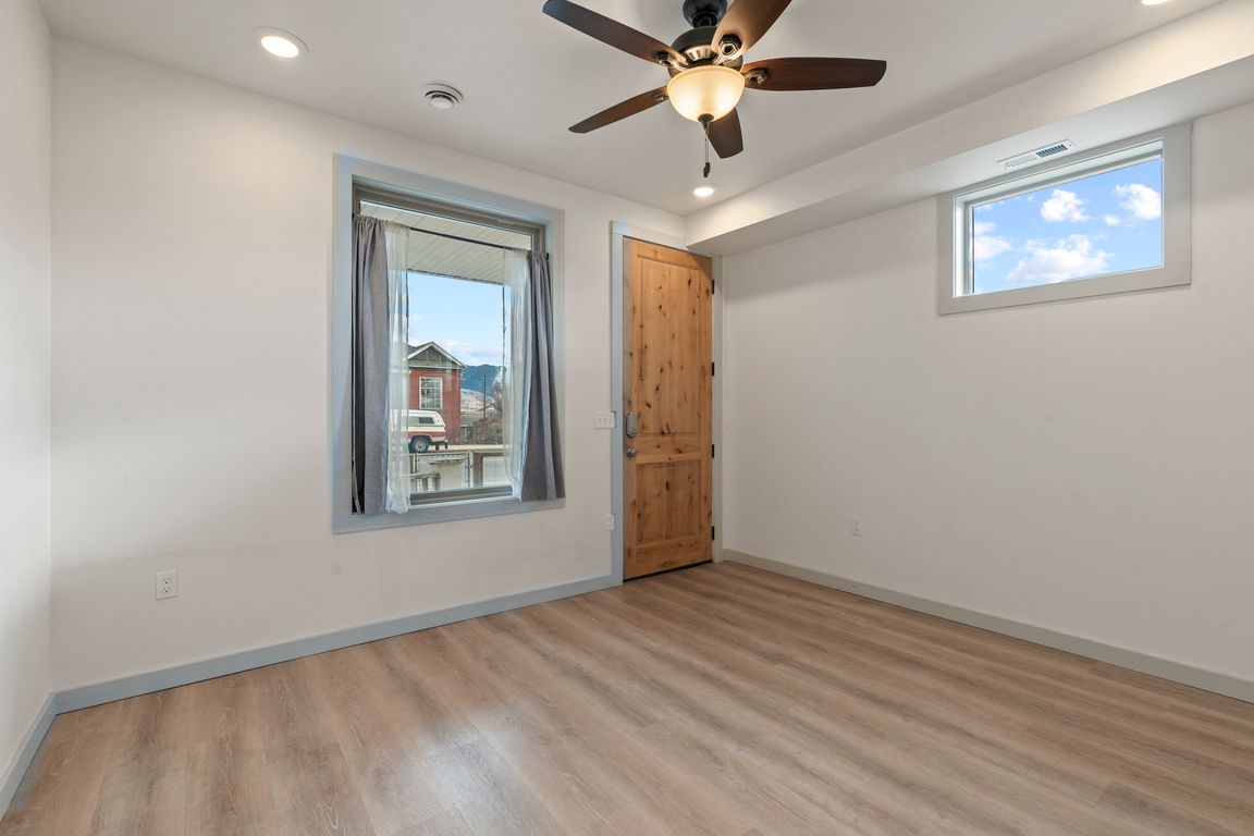 next background image