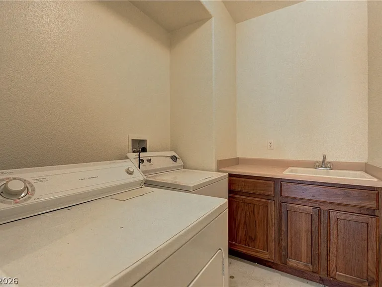 10201 Kermode Ct — Photo 11