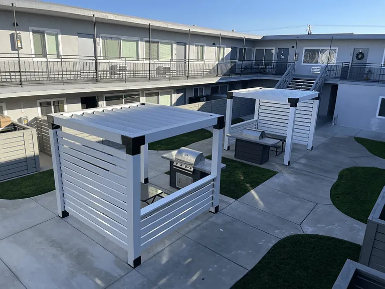 Courtyard Apartments at La Pat Place — Photo 2