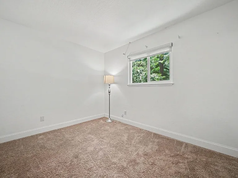 16932 McKenzie Dr — Photo 17