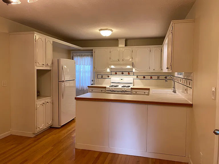 923 Greenhill Dr — Photo 7