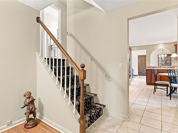 5th image of 695 Embury Rd