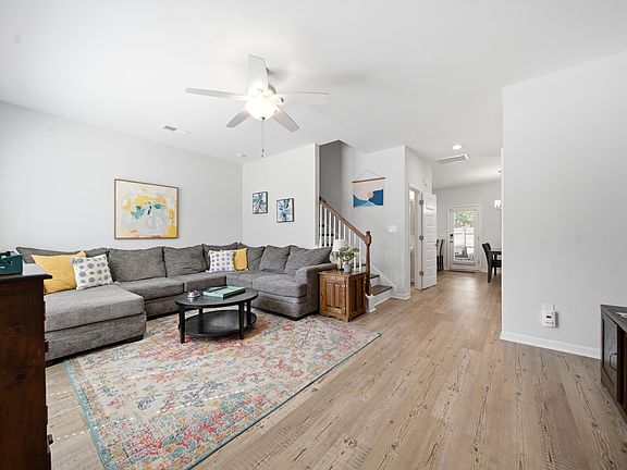 2nd image of 189 Northwood St