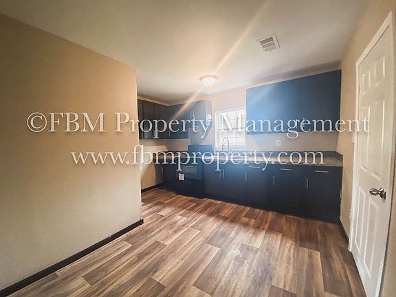 4th image of 105 E Garrity St