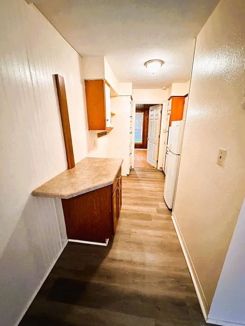 Spacious 3 bedroom 1 bath Single Family Home with Fenced in Yard!! — Photo 4