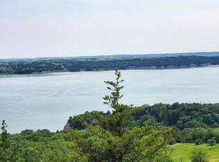 10 Lake Forest Ln, Tabor, SD 57063