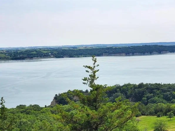 10 Lake Forest Ln, Tabor, SD 57063