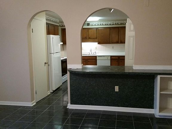 4th image of 1880 Colonial Hills Dr