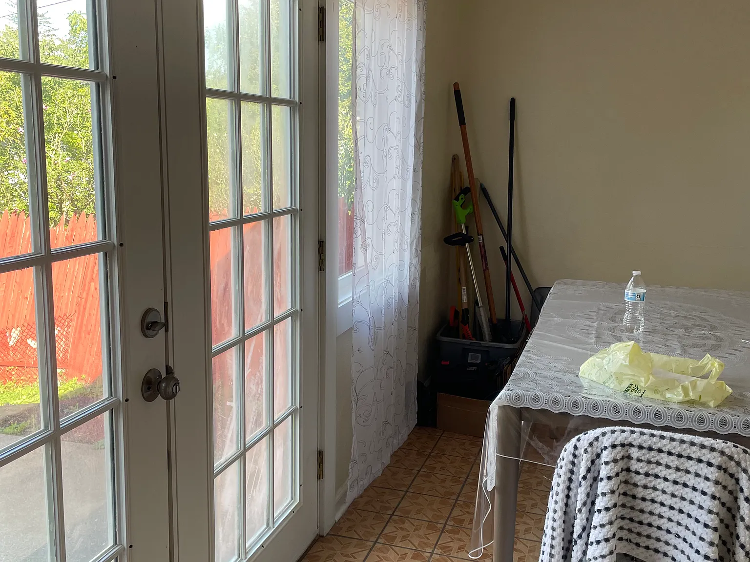 4 bed, 1700 sqft, $1,600 — Photo 2