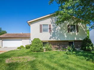 1322 Dianne Dr, Bloomington, IL