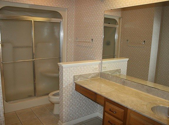 4th image of 304 Spanish Oak Ln