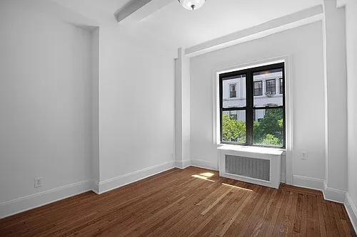 19 W 69th St #403 Photo 1