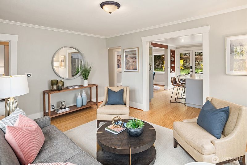 3rd image of 4125 38th Avenue SW