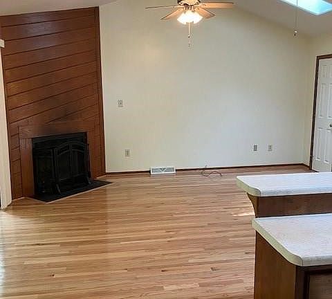 3rd image of 813 W 29th St