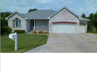 3502 Woodside Dr, Newton, KS 67117
