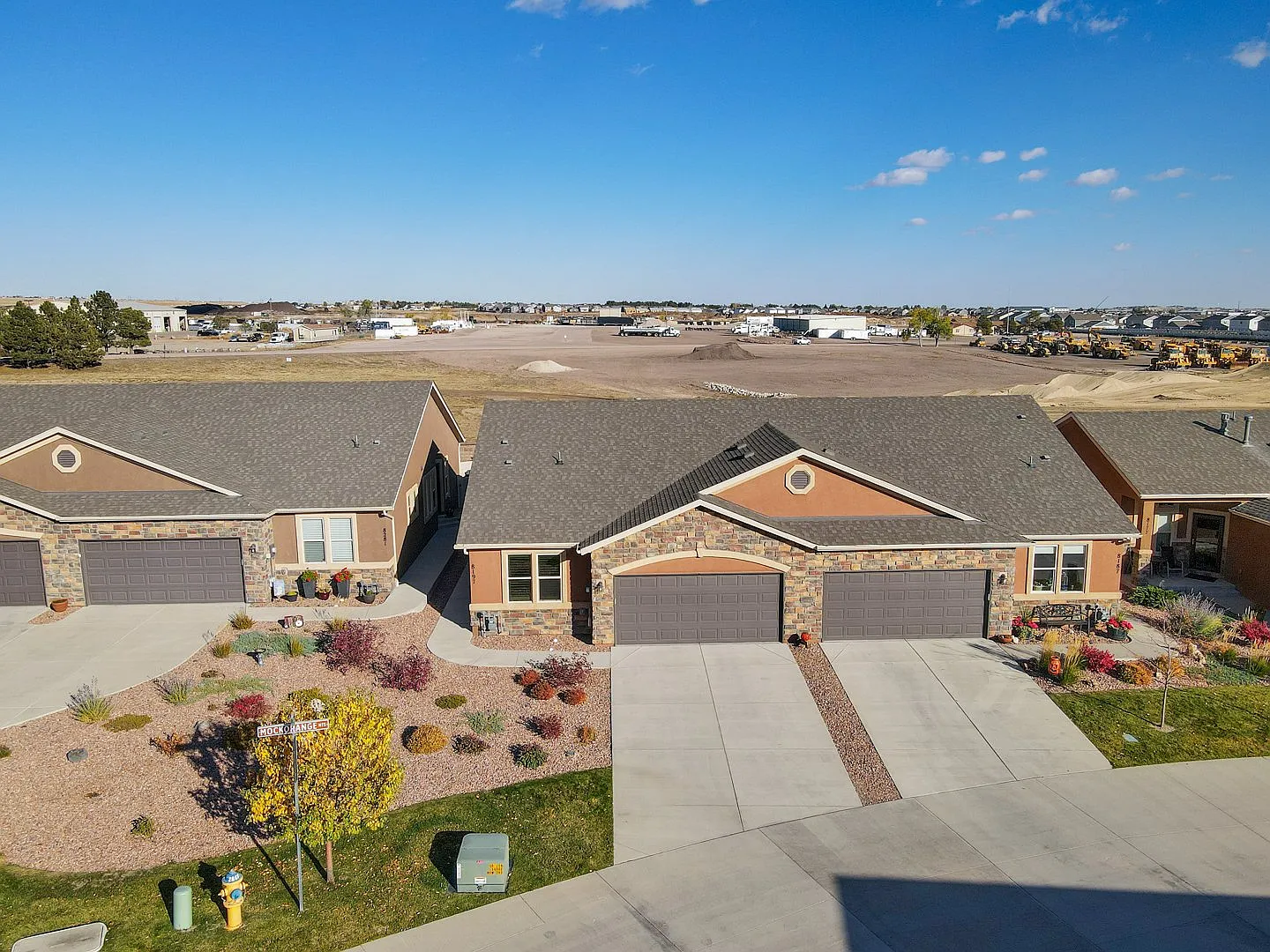 3 bed, 2.5 bath, 2312 sqft, $3,150 — Photo 3