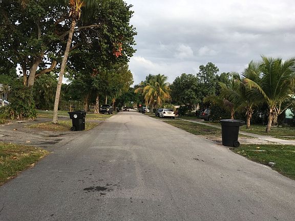 5th image of 250 NE 170th St